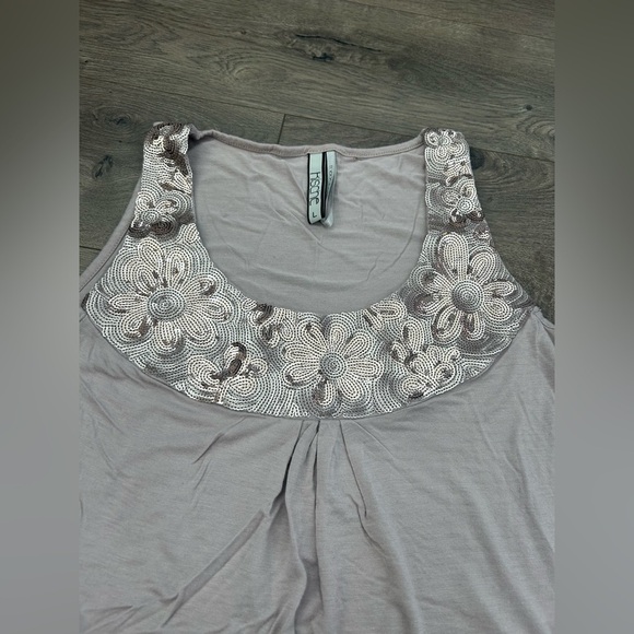 Kische Floral Embellished Tank Top in Soft Gray - Picture 2 of 4